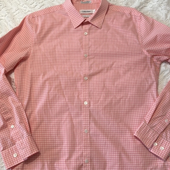 Calvin Klein Non Iron Slim Fit Men’s Button Down Dress Shirt Size Medium - Picture 8 of 8